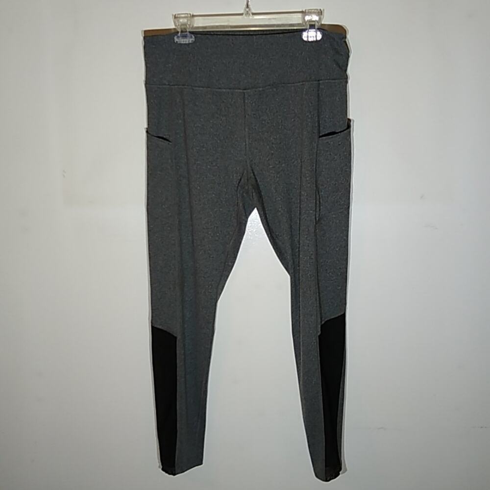 Yoga high rise leggings black cat. Size XL